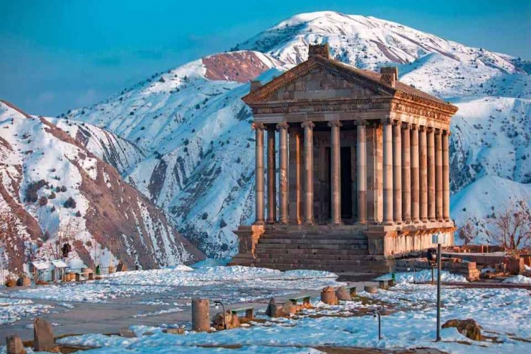 ARMENIA ESCENCIAL